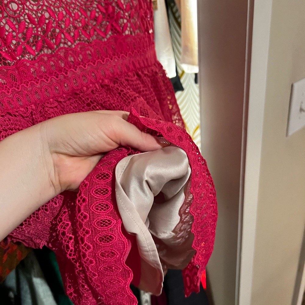 Hot pink lacy dress size M gently used - Picture 4 of 8